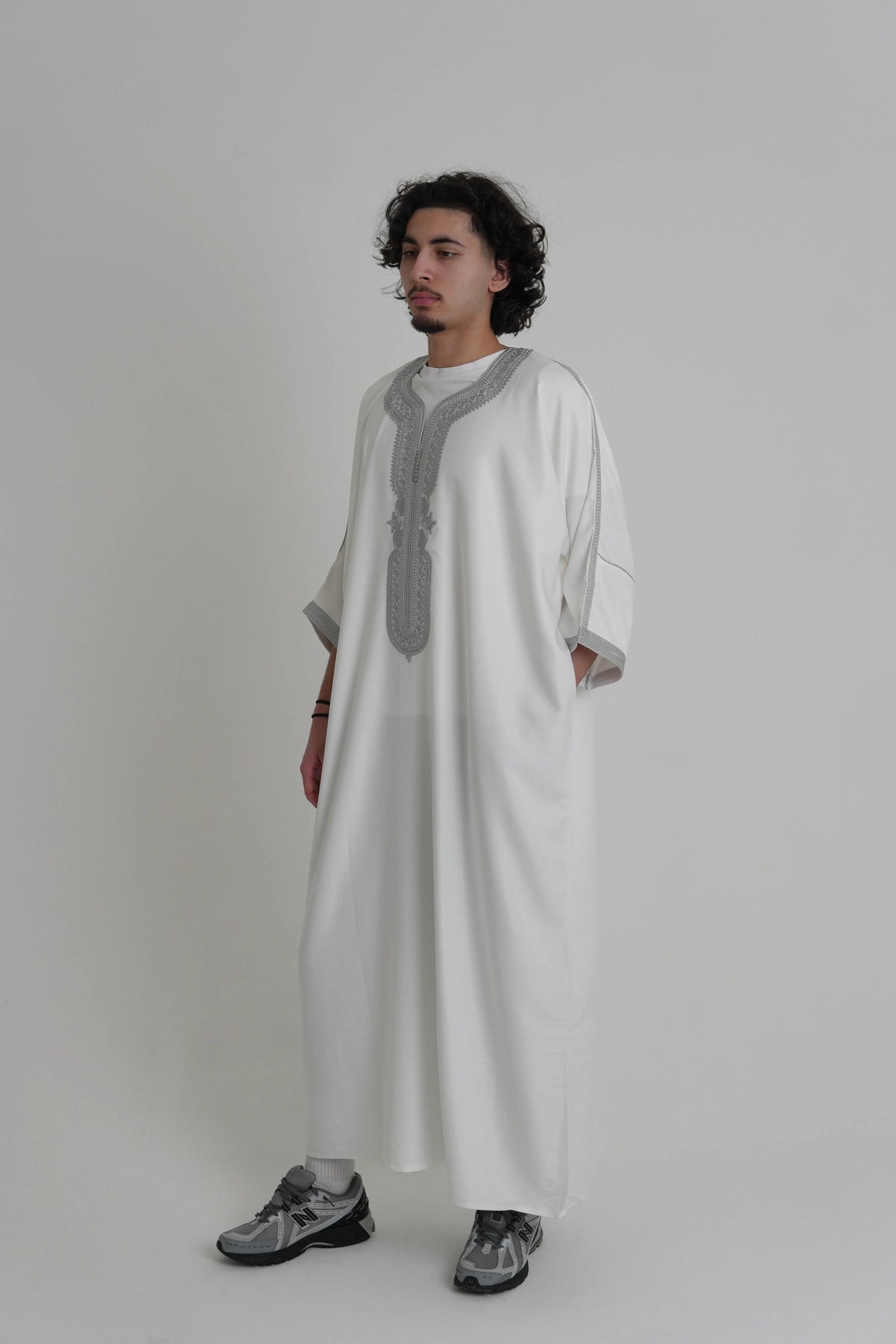 White & Grey Gandoura front view – From #1 Shop YAZIR – YAZIRCO