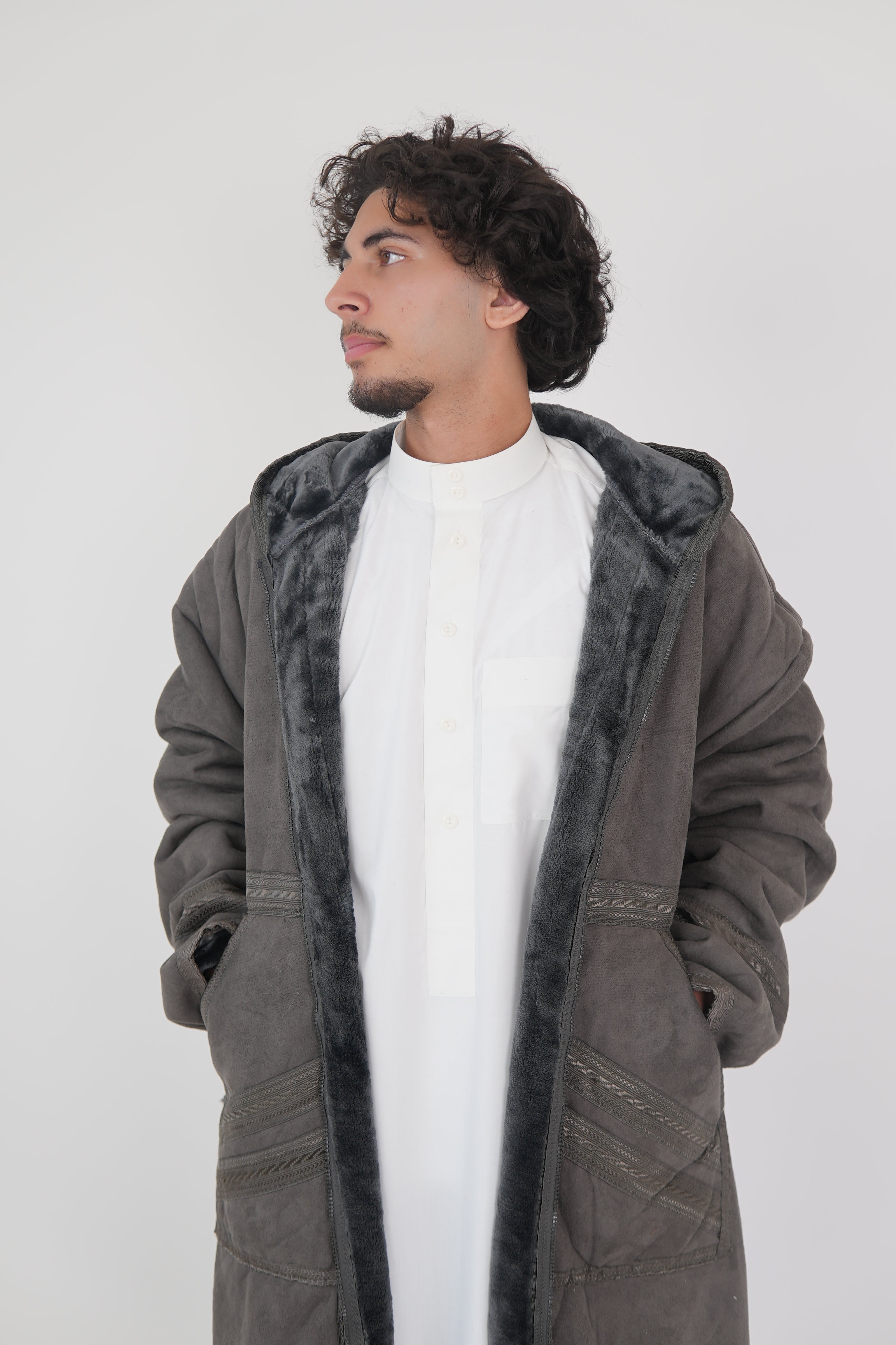 Men’s Farwa coat – Arabian winter bisht with faux fur lining