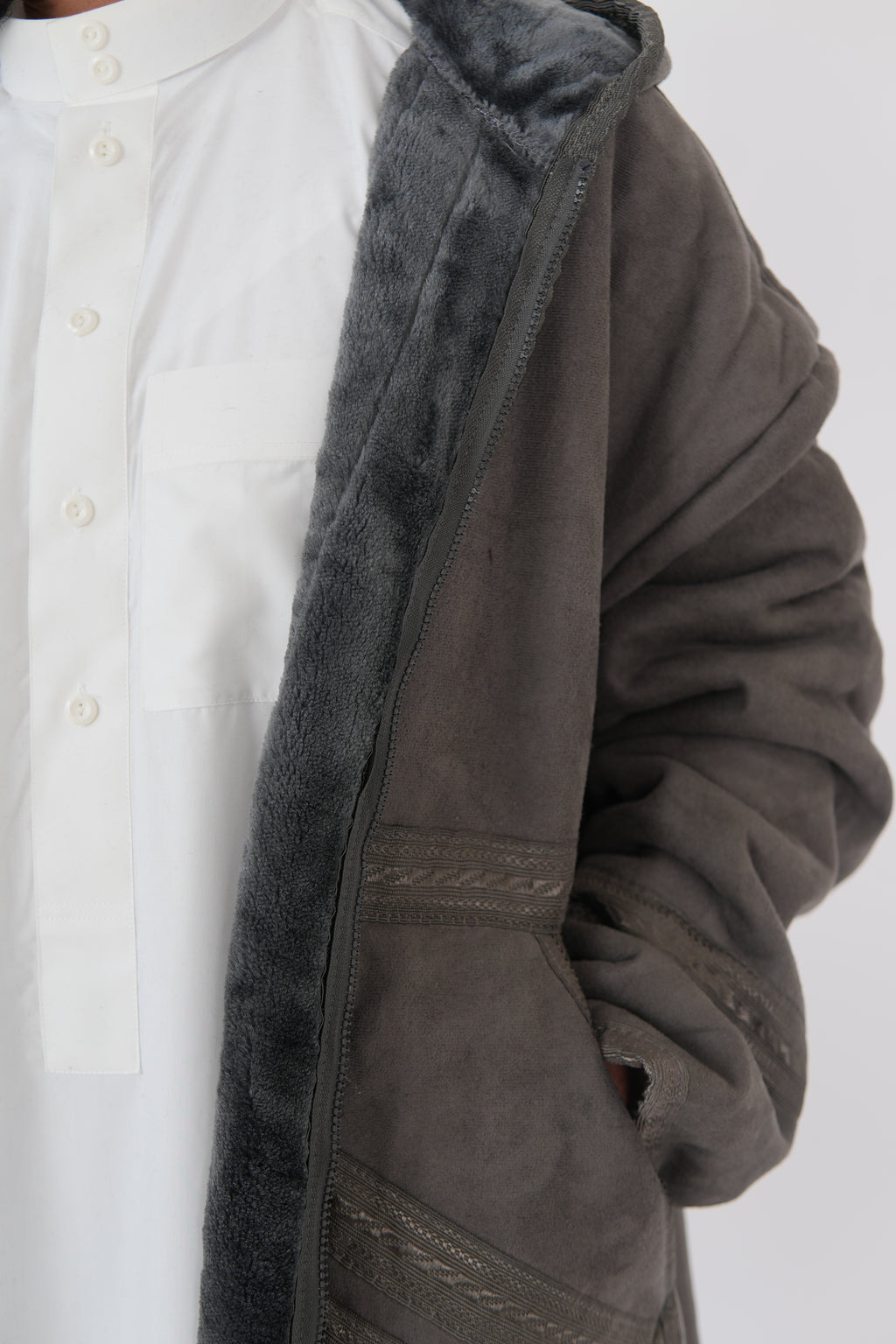 Men’s Farwa coat – Arabian winter bisht with faux fur lining