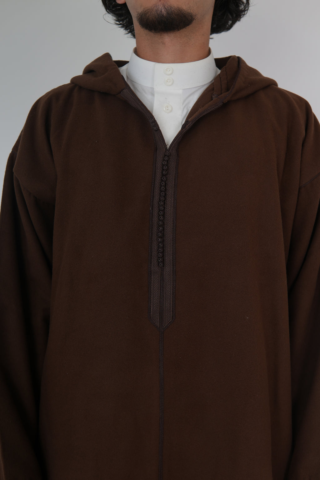 Man wearing a White Moroccan Djellaba – traditional hooded thobe robe